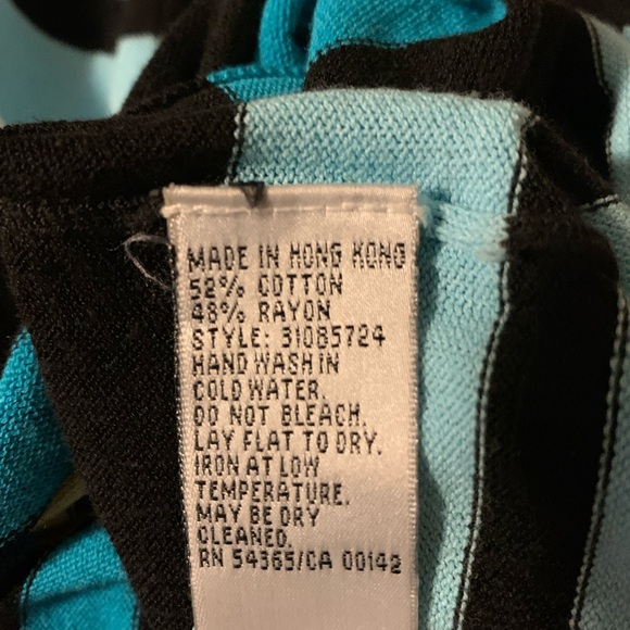 Petite sweater top.. - Picture 4 of 4